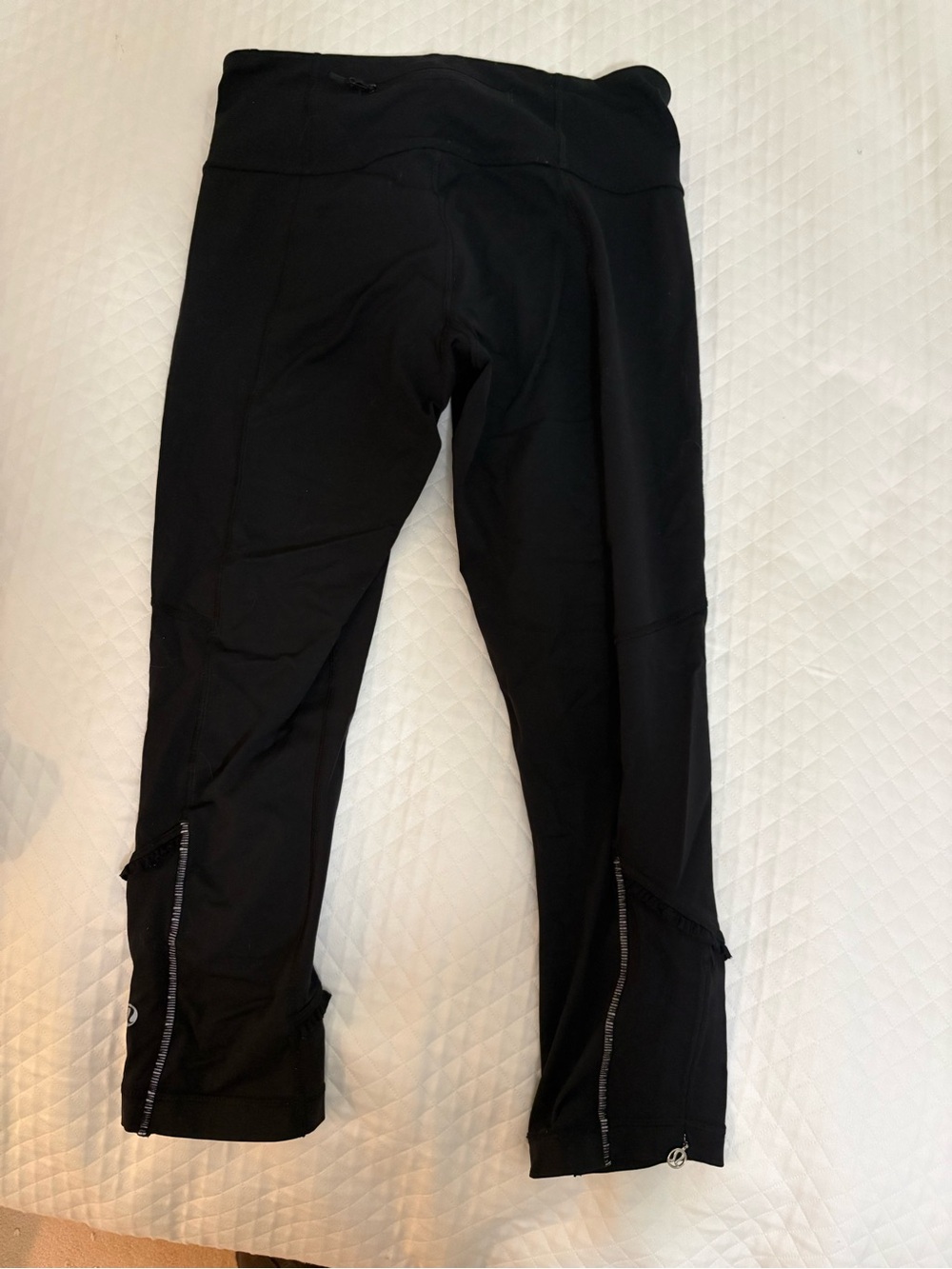 Lululemon Ruffle Zip 3/4 legging - Picture 4 of 6